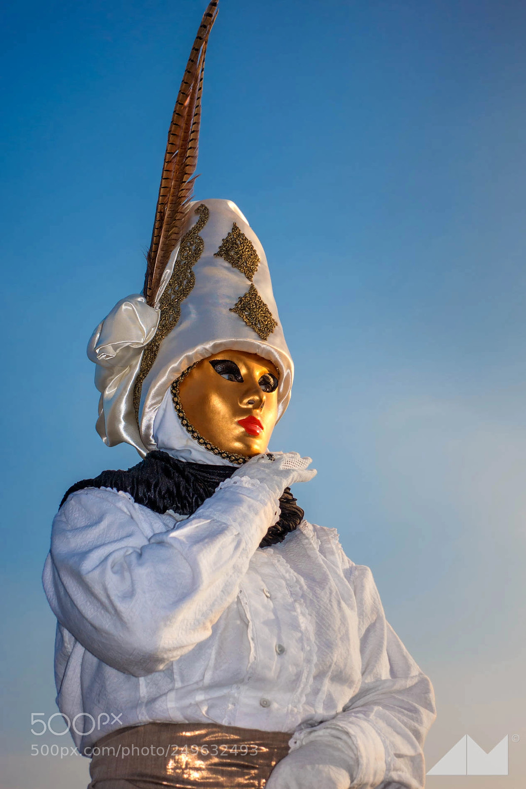 Sony DSC-RX100M5 sample photo. Golden mask photography