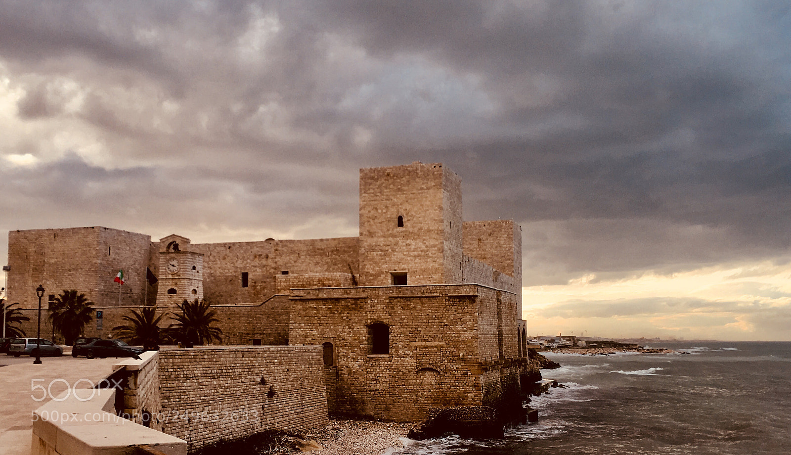 Apple iPhone SE sample photo. Castello svevo. trani.  photography