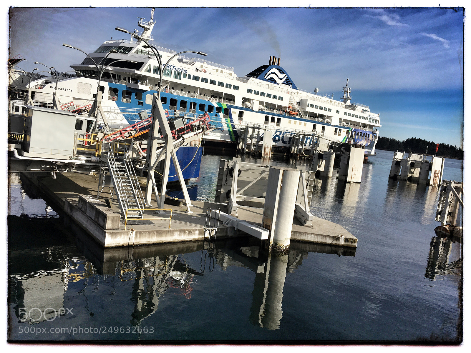 Apple iPhone SE sample photo. At the ferry terminal photography