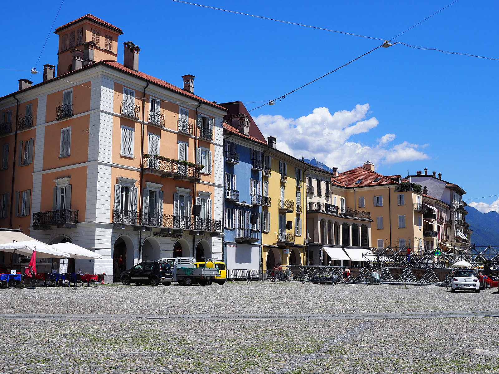 Olympus OM-D E-M1 Mark II sample photo. Colorful buildings on piazza photography