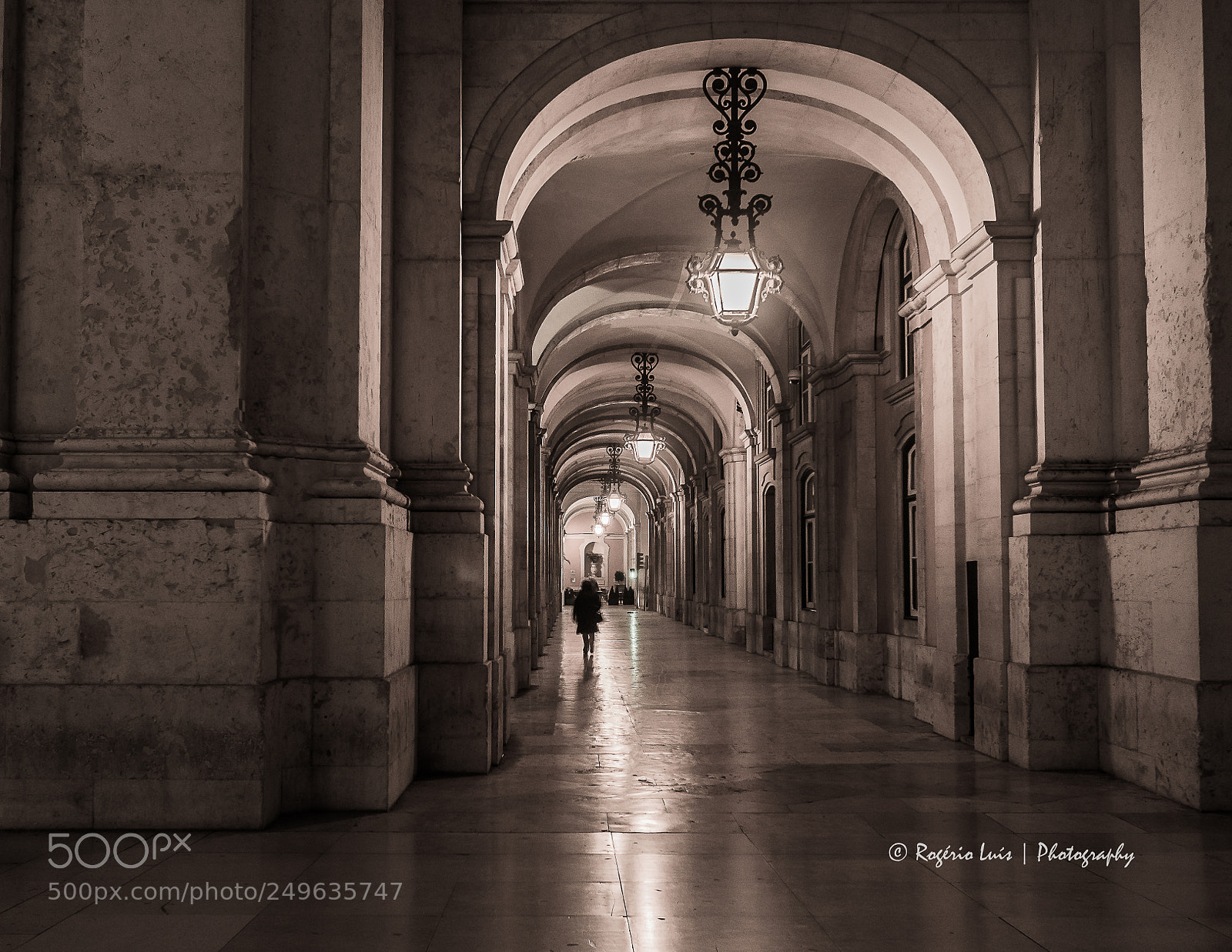 Olympus OM-D E-M5 II sample photo. Alone in lisbon photography