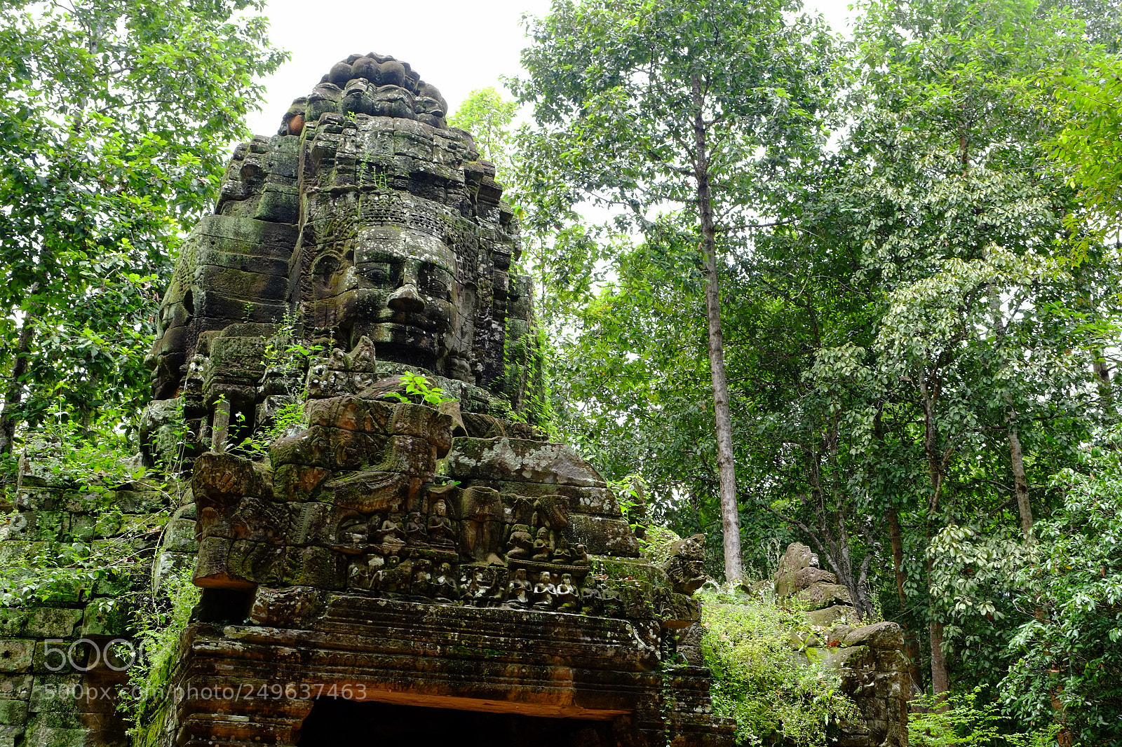 Fujifilm X-E1 sample photo. Ancient statue in cambodia photography