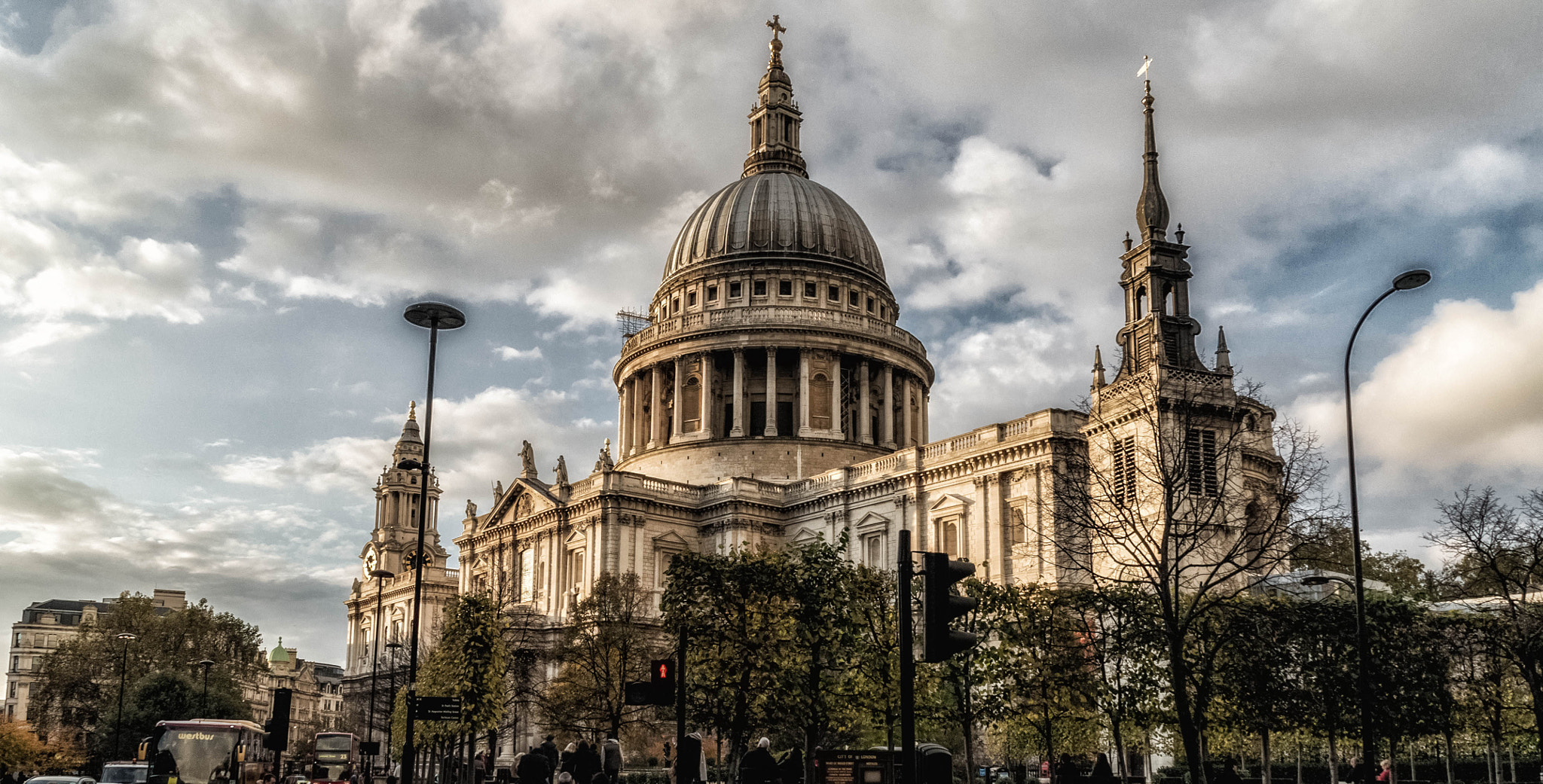 Sony Alpha DSLR-A560 sample photo. St. paul's cathedral photography