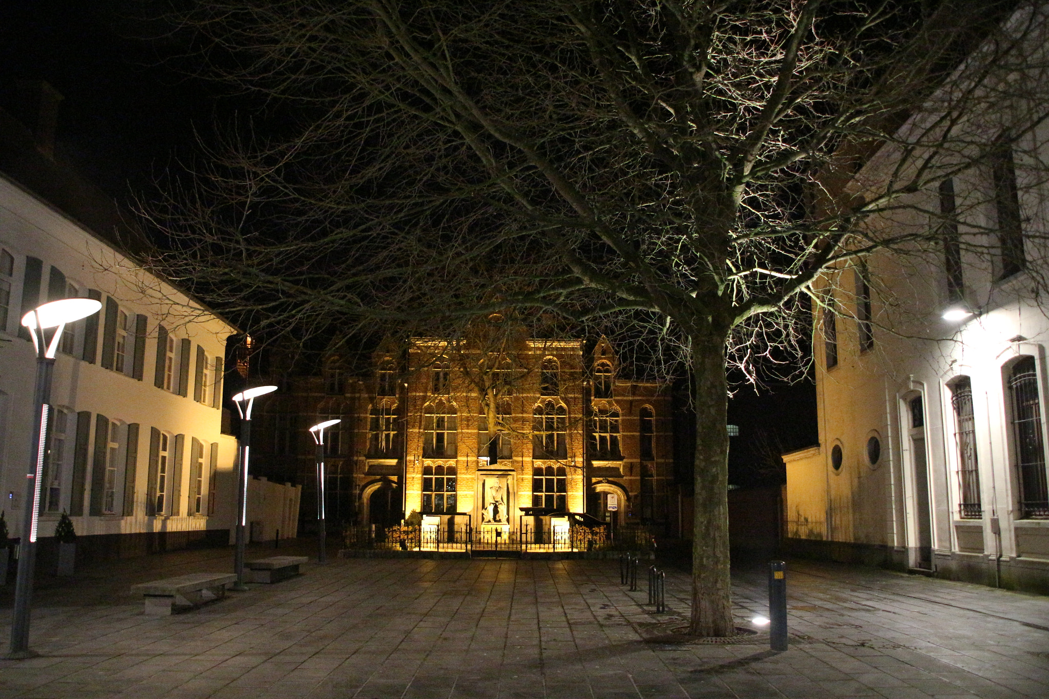 Canon EOS M10 + Canon TS-E 90mm F2.8 Tilt-Shift sample photo. Nightscene in turnhout, belgium 2 photography