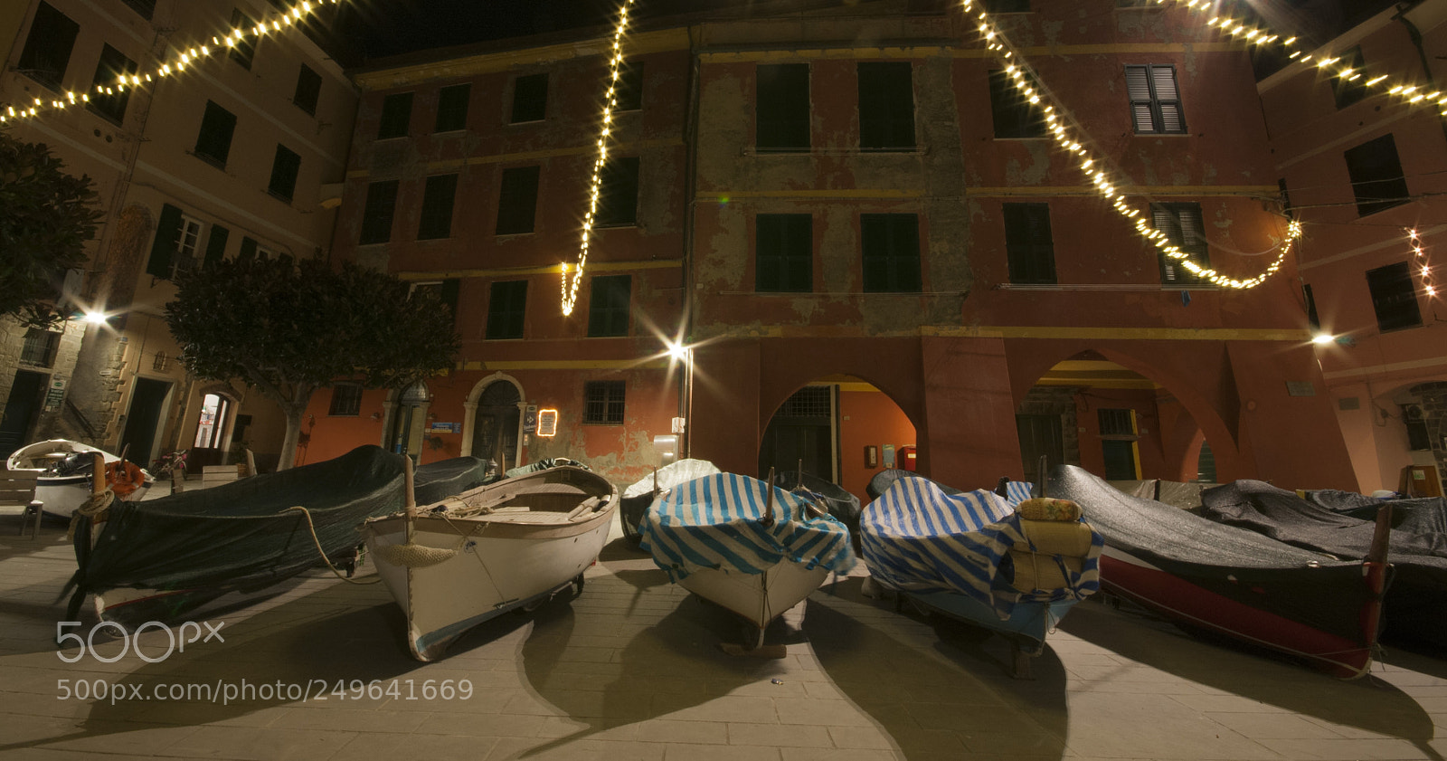Nikon D300 sample photo. Vernazza square photography