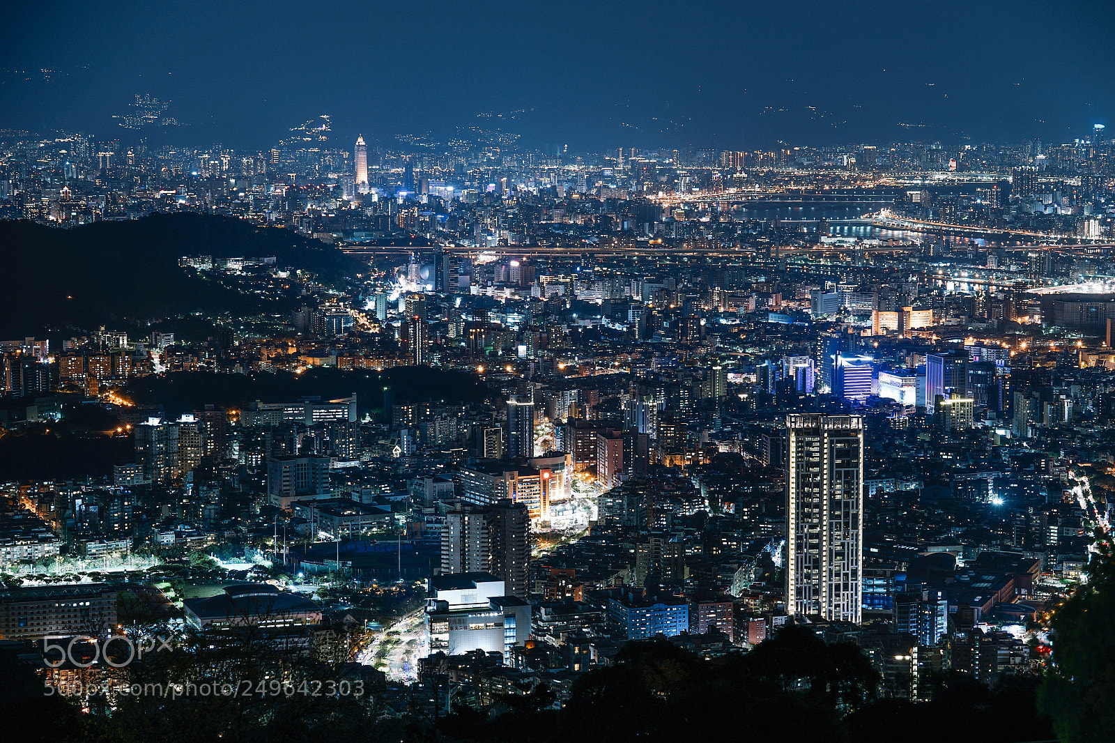 Sony a7 II sample photo. Night photography