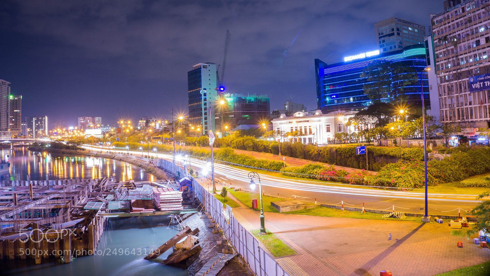 Sony a6000 sample photo. Lost in saigon photography