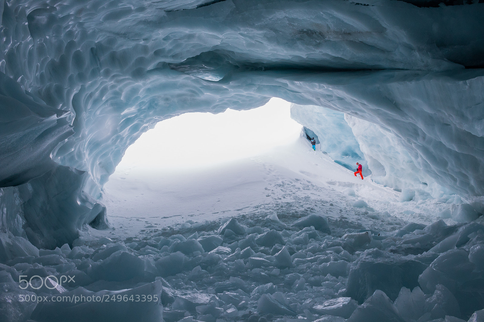 Canon EOS 1300D (EOS Rebel T6 / EOS Kiss X80) sample photo. Glacier cave photography