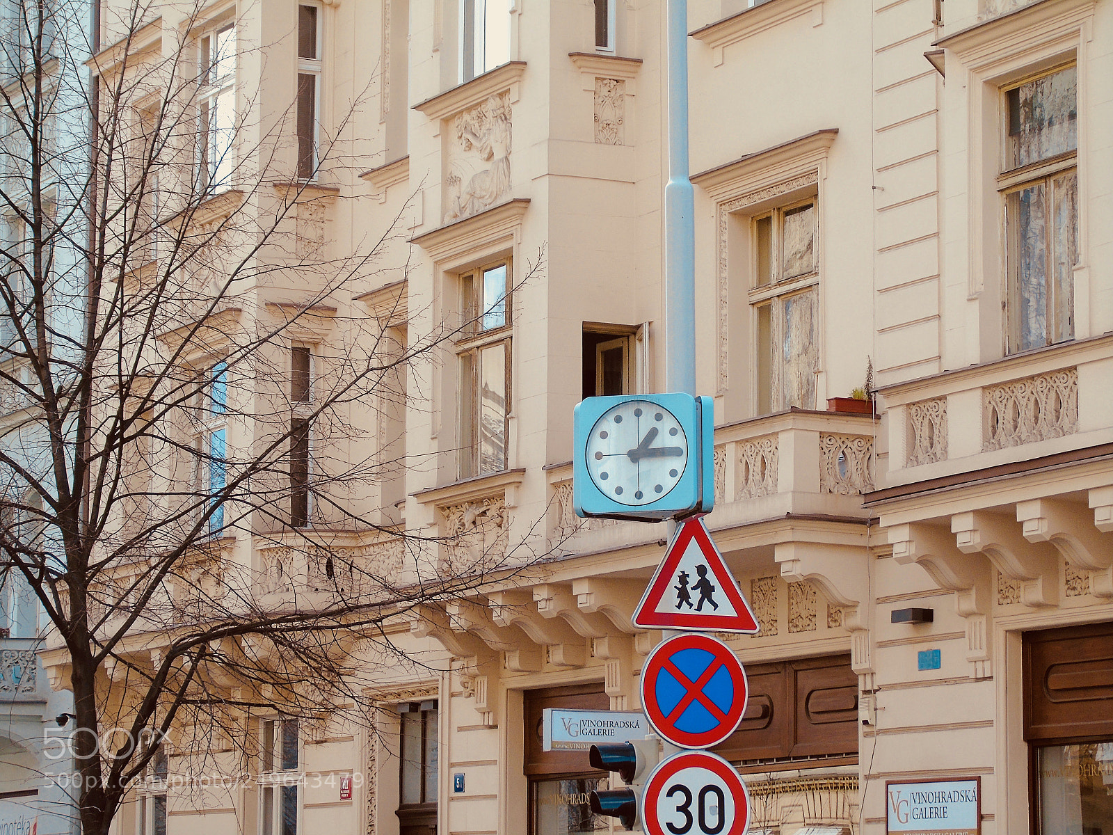 Sony Cyber-shot DSC-H400 sample photo. A clock photography