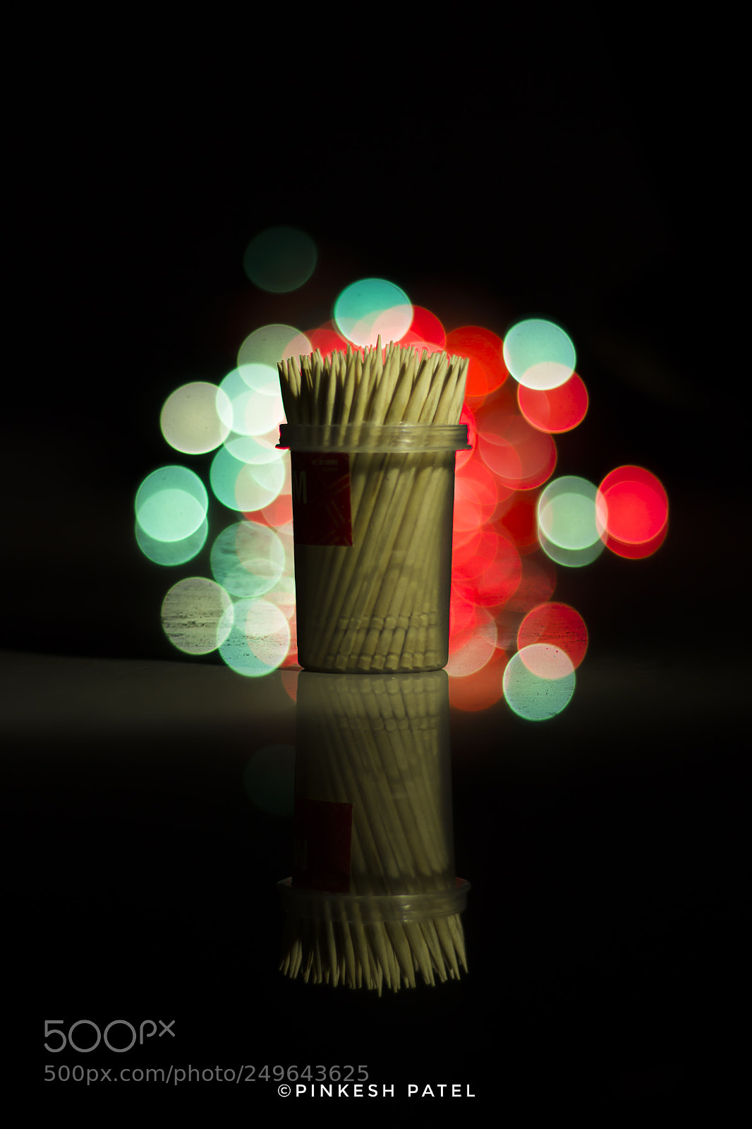 Canon EOS 600D (Rebel EOS T3i / EOS Kiss X5) sample photo. An experiment with lights photography