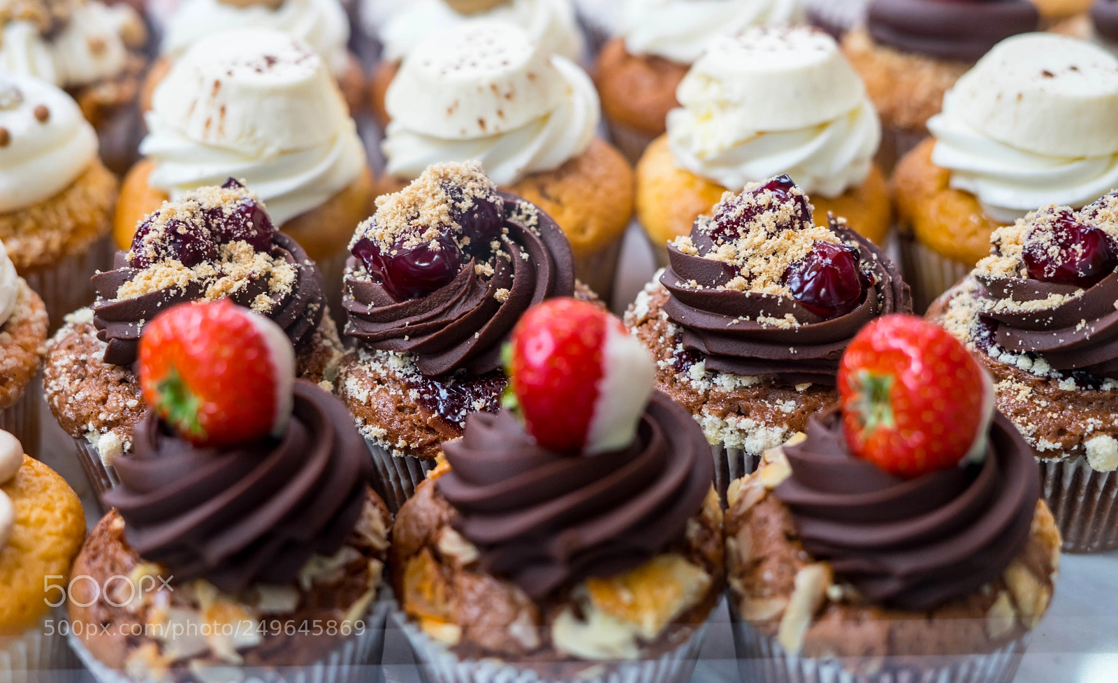 Sony a7 sample photo. Mini cakes photography