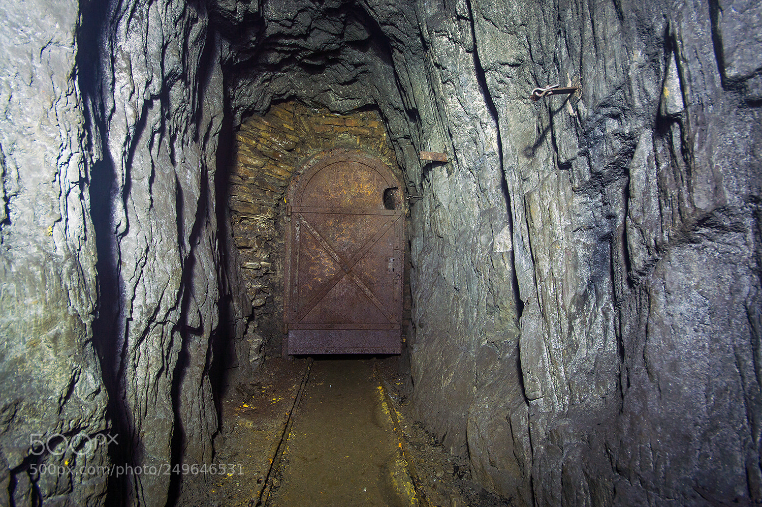 Nikon D3200 sample photo. Air-condition door photography