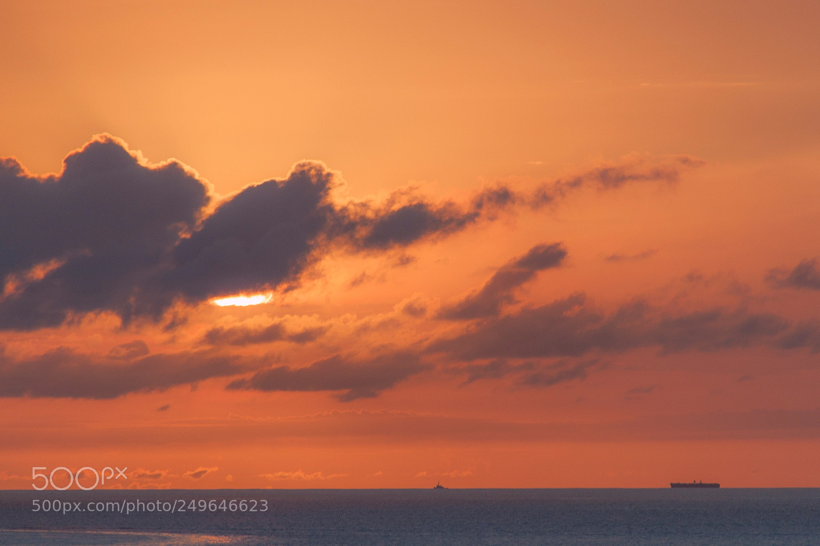Canon EOS 500D (EOS Rebel T1i / EOS Kiss X3) sample photo. Offshore photography