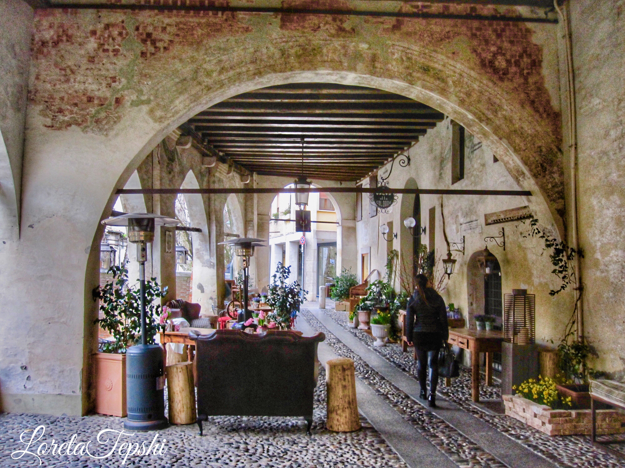 Canon PowerShot SD780 IS (Digital IXUS 100 IS / IXY Digital 210 IS) sample photo. Under the archways... photography