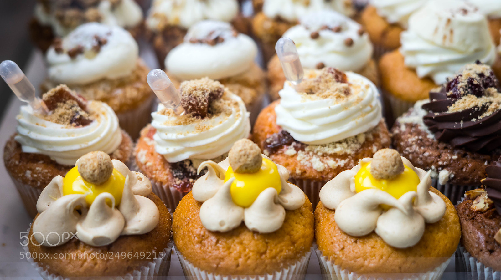 Sony a7 sample photo. Mini cakes photography