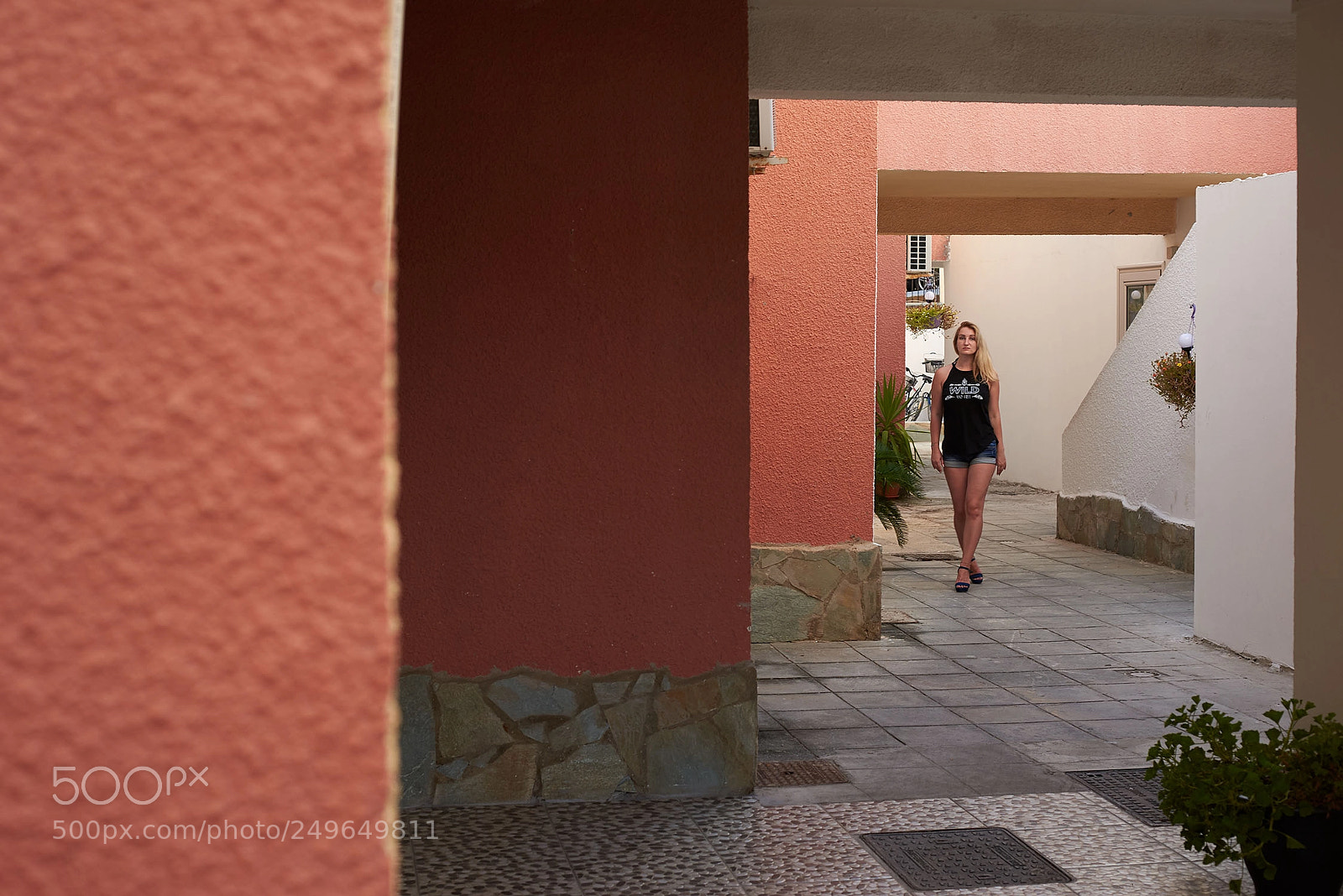 Nikon D610 sample photo. Women in squares photography