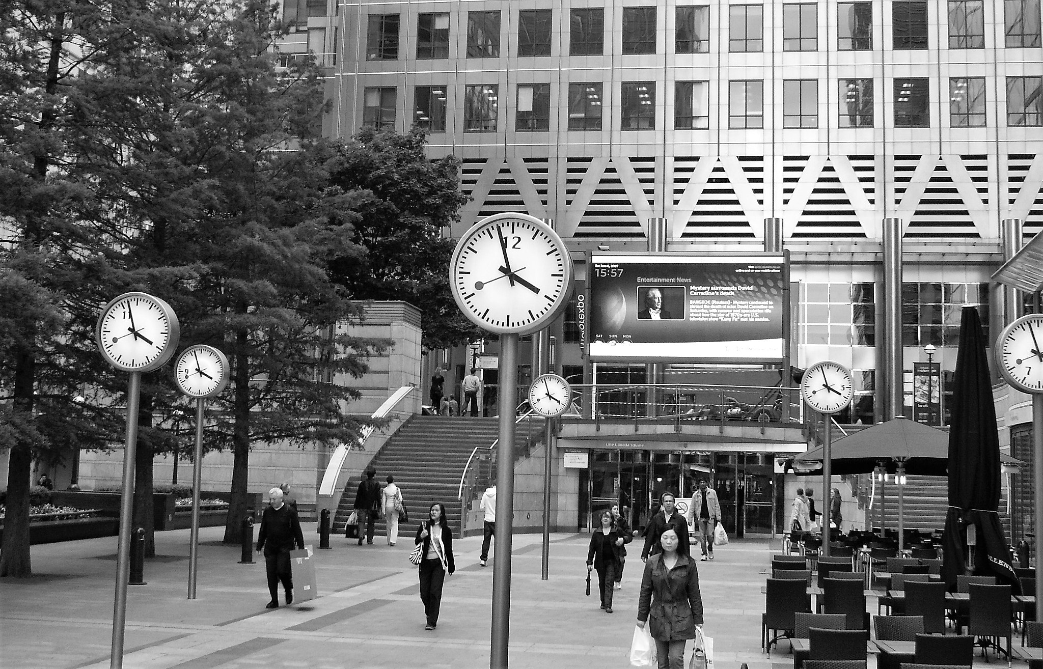 KONICA MINOLTA DiMAGE Z5 sample photo. Time is ticking away photography