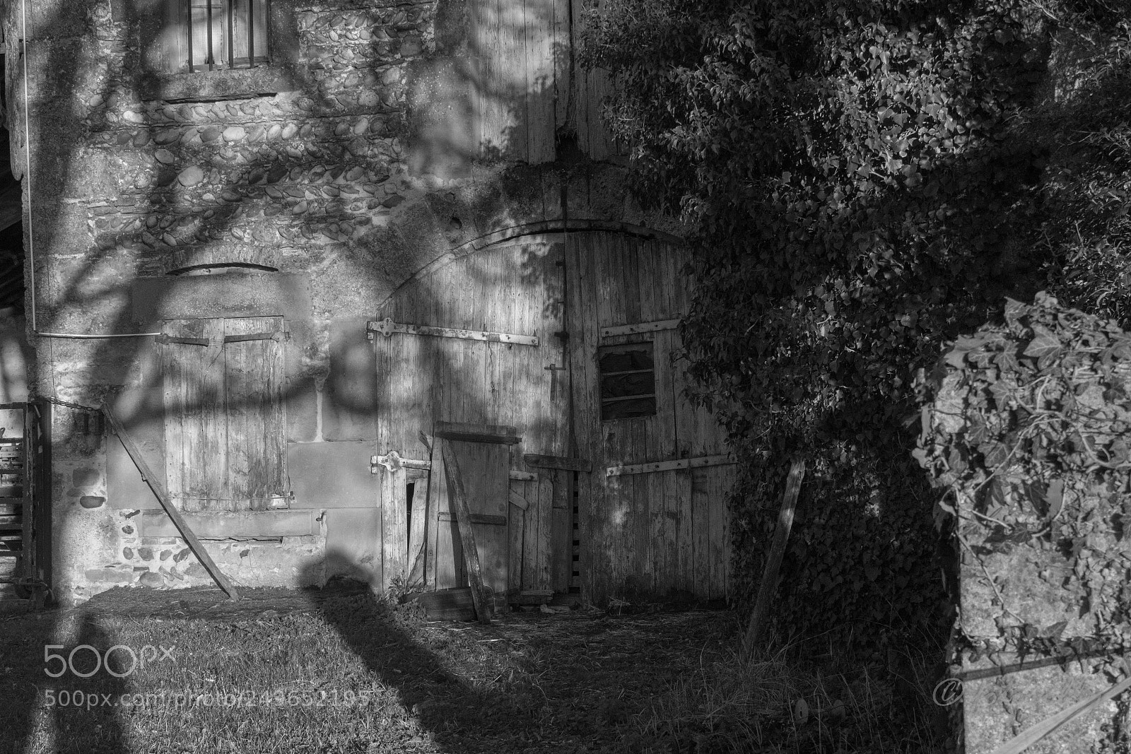 Canon EOS 600D (Rebel EOS T3i / EOS Kiss X5) sample photo. Old house photography