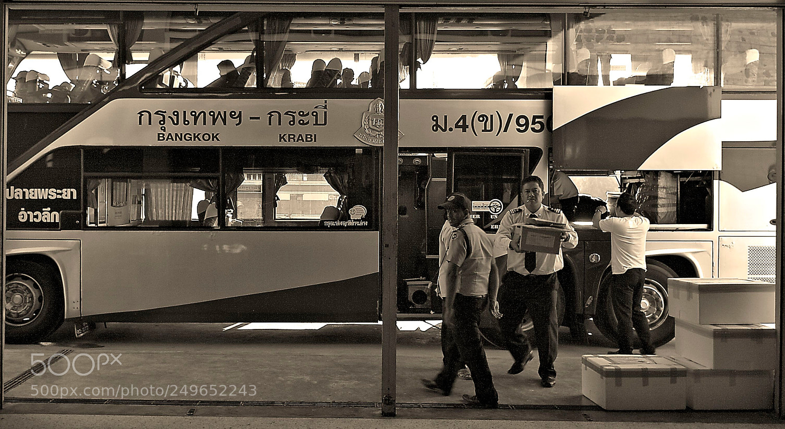 Canon EOS 400D (EOS Digital Rebel XTi / EOS Kiss Digital X) sample photo. Bus station krabi photography