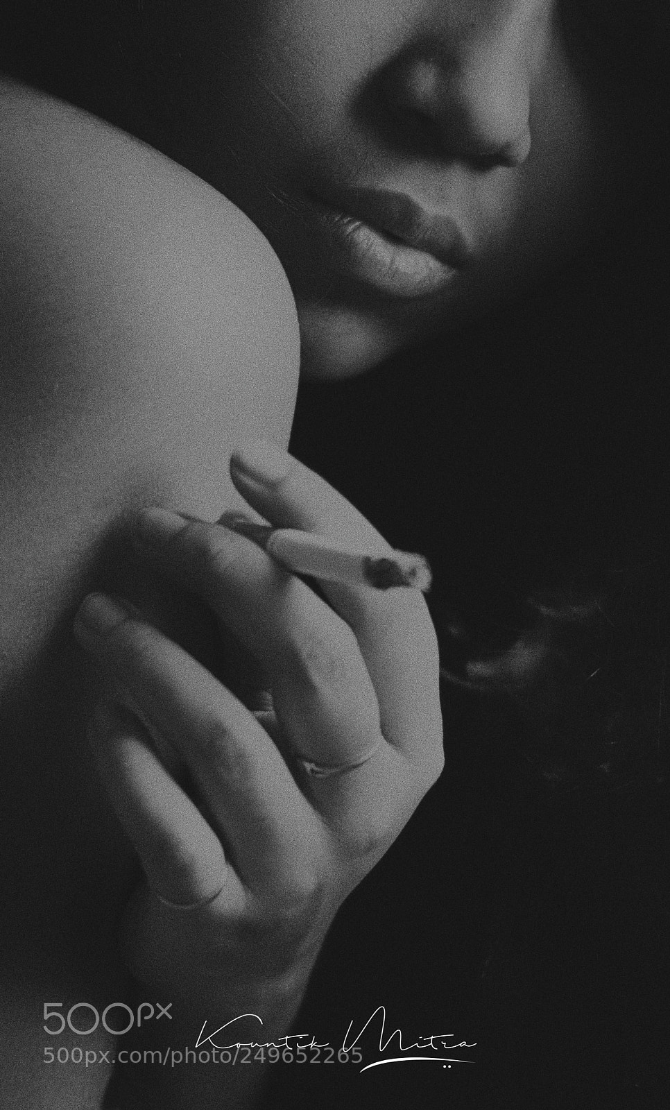 Nikon D810 sample photo. Lady with a smoke photography