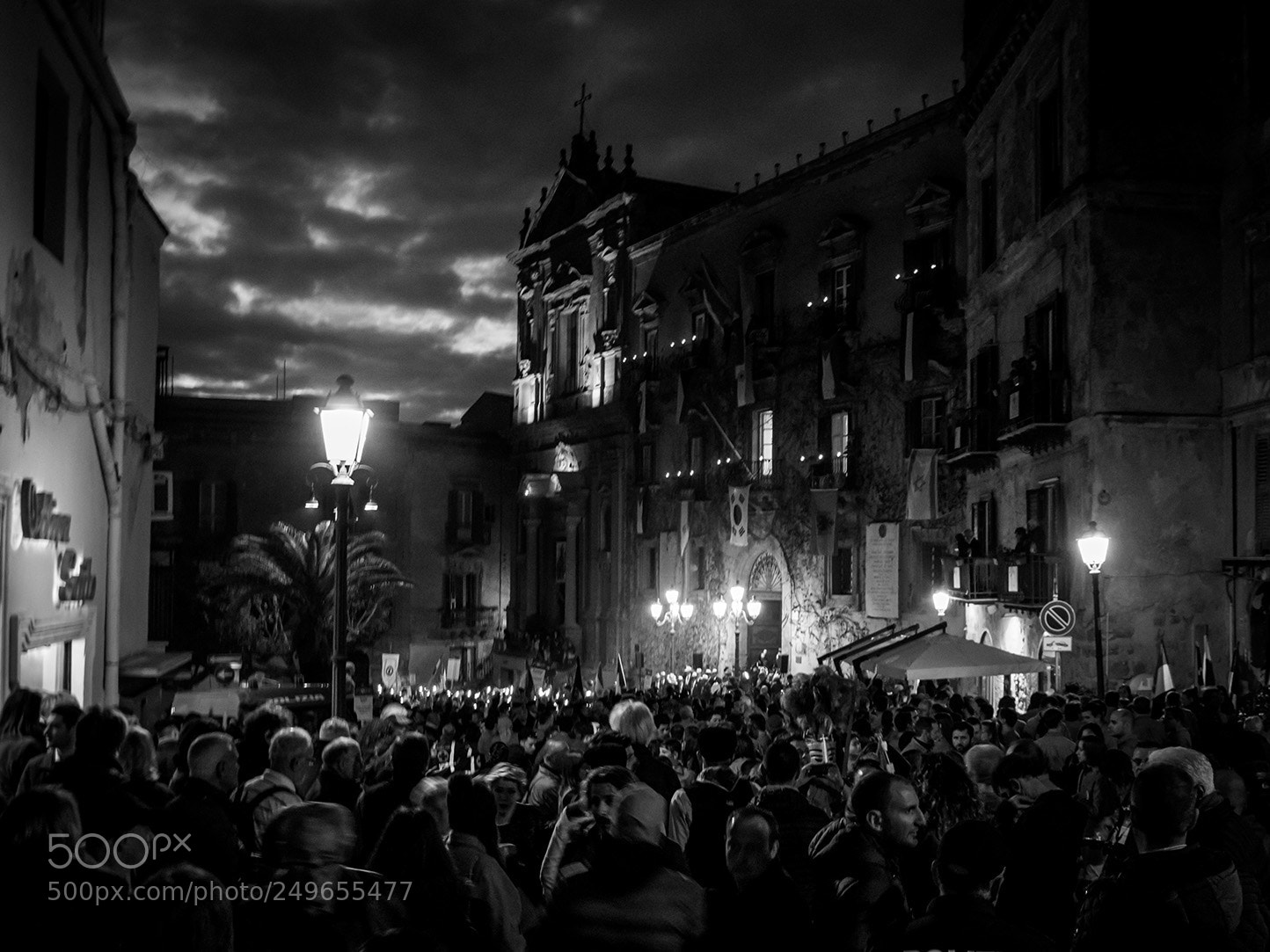 Nikon D3100 sample photo. Piazza municipio black and photography