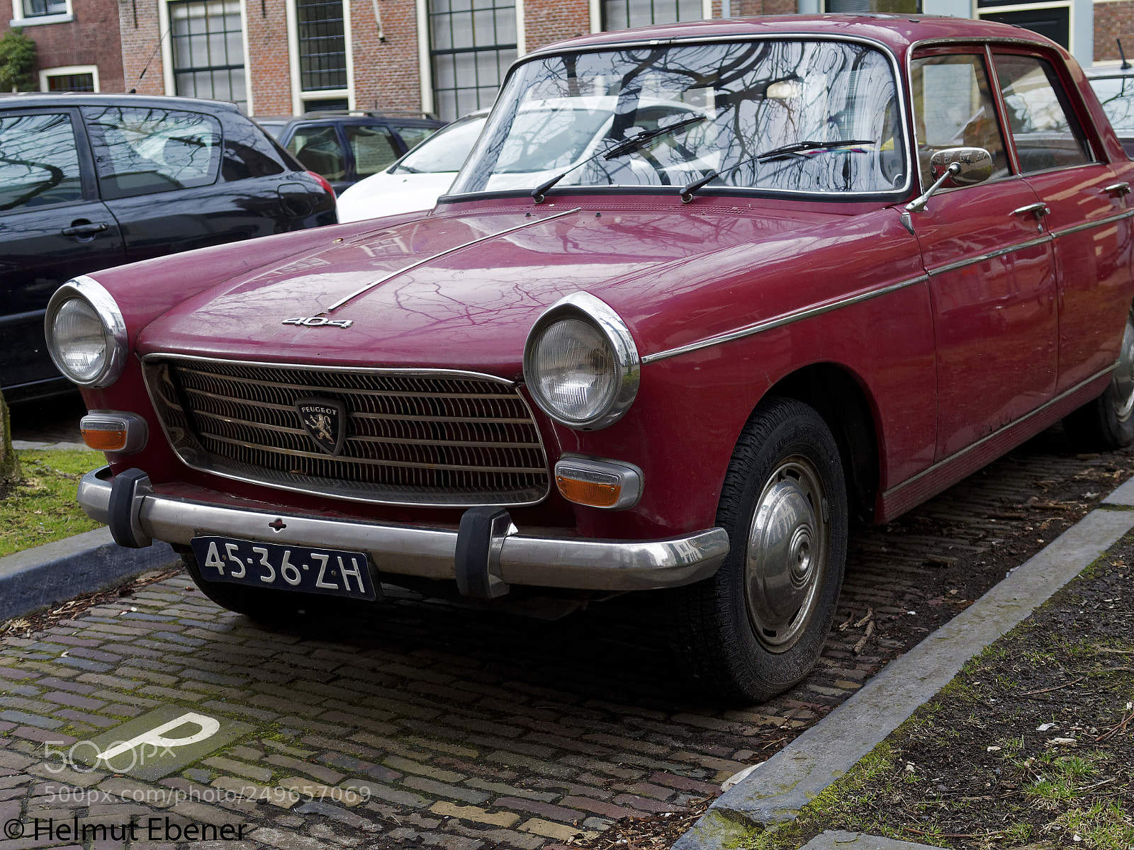 Olympus OM-D E-M5 sample photo. Delft/nl, peugeot 404 photography