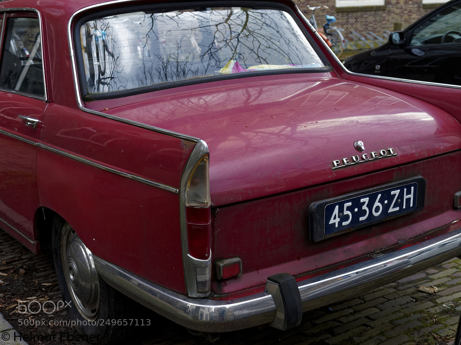 Olympus OM-D E-M5 sample photo. Delft/nl, peugeot 404 photography
