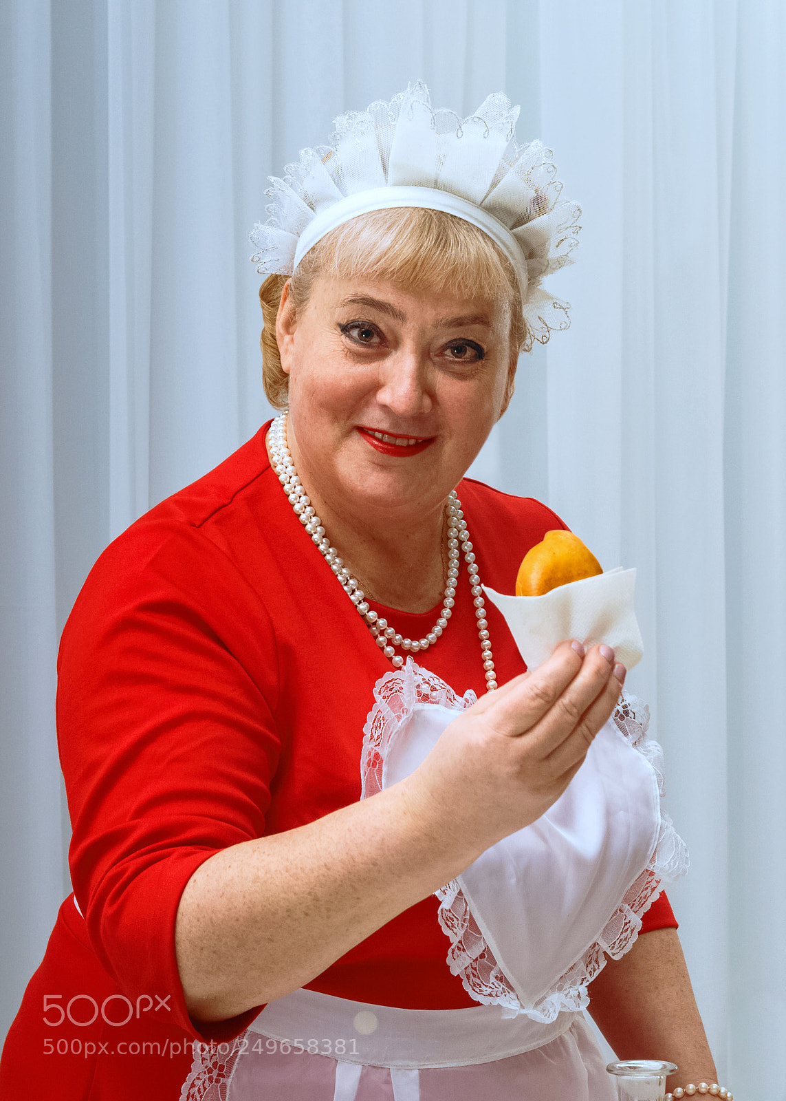 Canon EOS 70D sample photo. Zinaida markovna, favourite bartender photography
