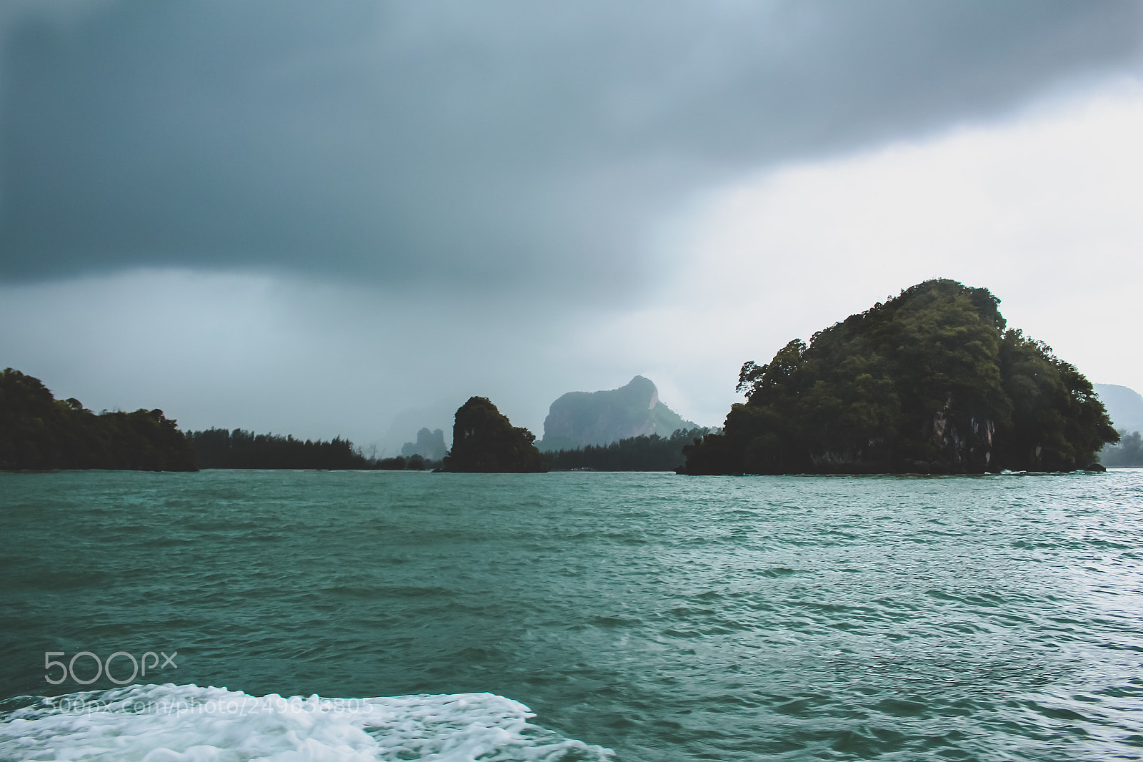 Canon EOS 100D (EOS Rebel SL1 / EOS Kiss X7) sample photo. Tropical ocean before a photography