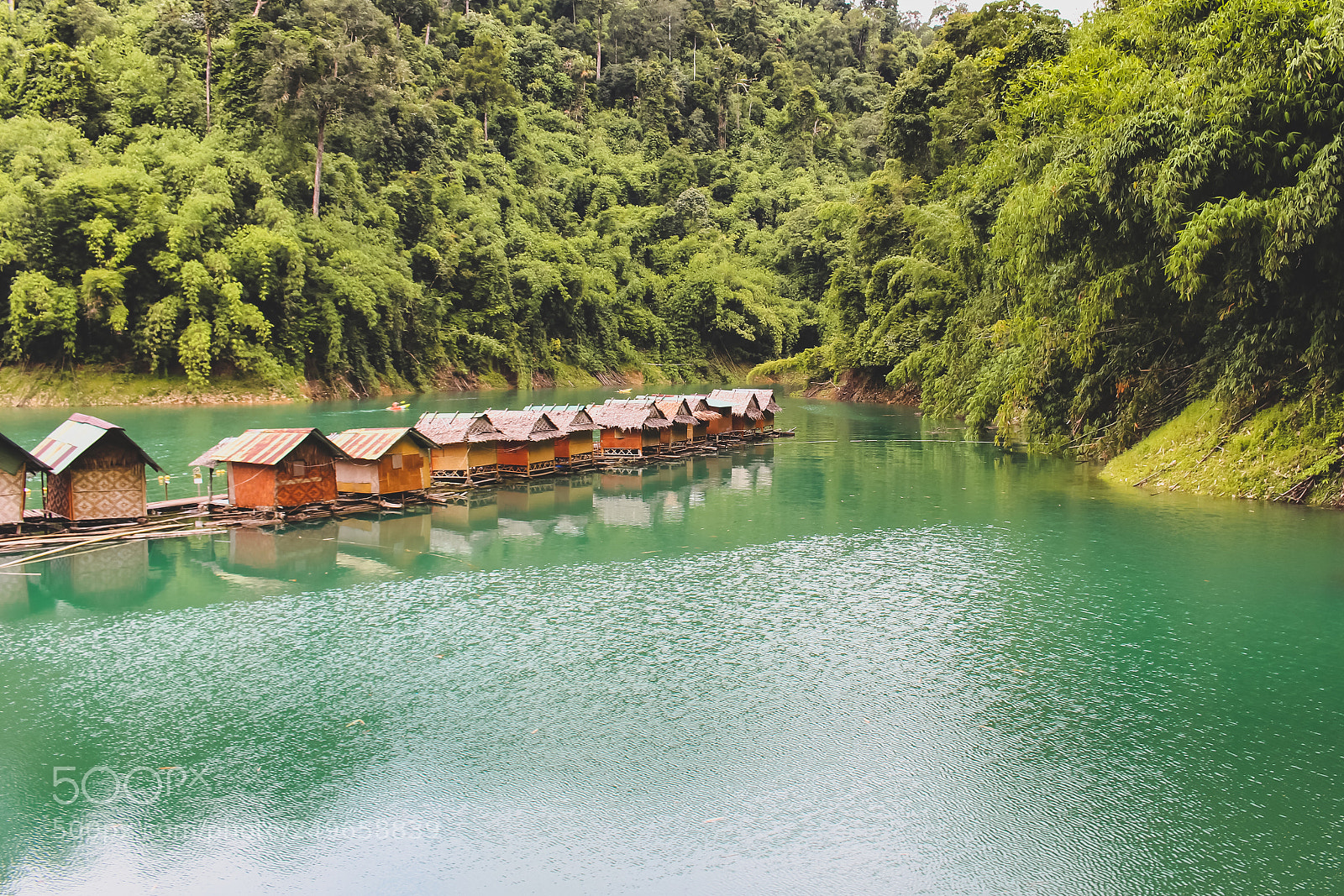 Canon EOS 100D (EOS Rebel SL1 / EOS Kiss X7) sample photo. Tropical lake in a photography