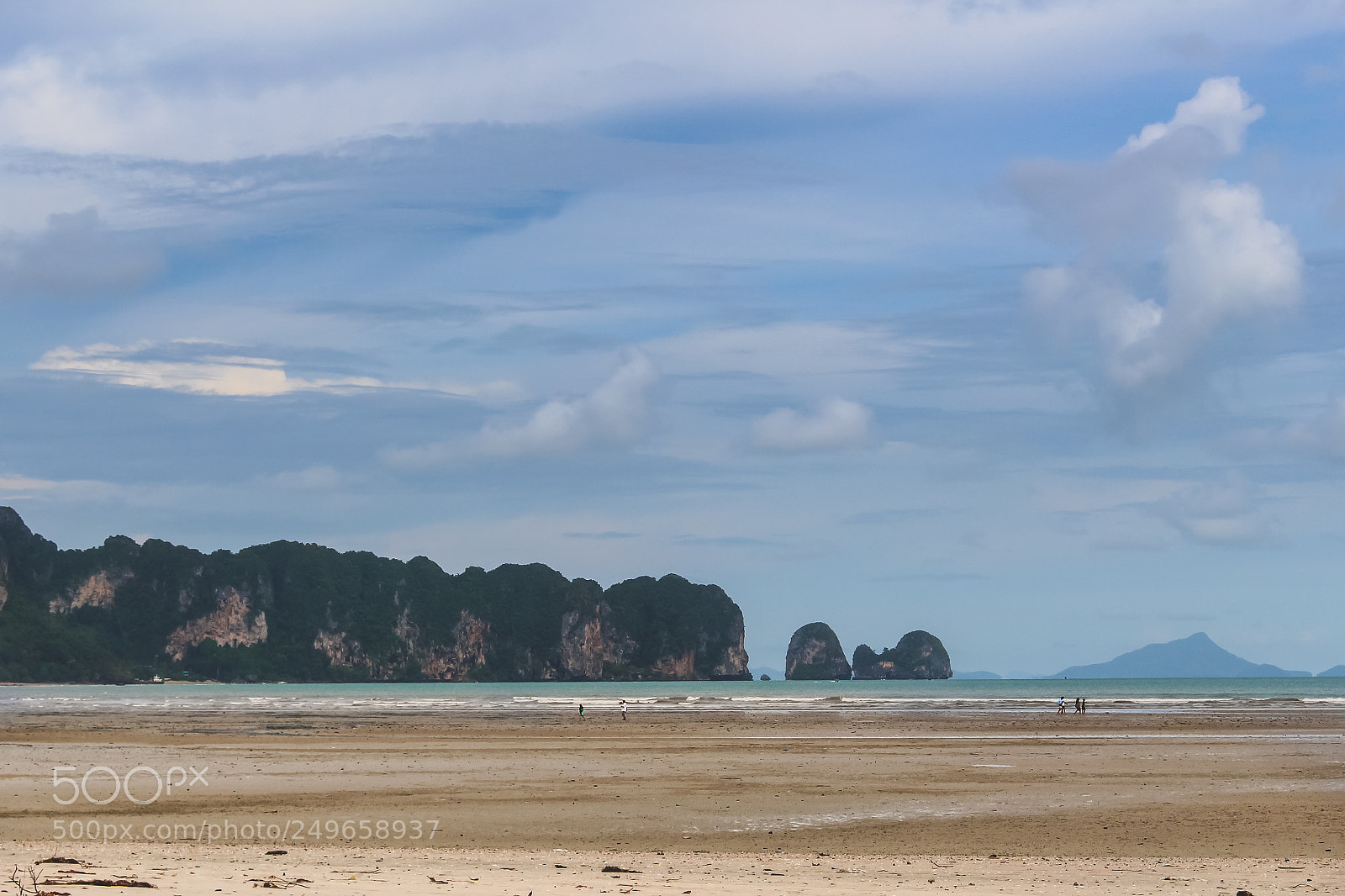 Canon EOS 100D (EOS Rebel SL1 / EOS Kiss X7) sample photo. Tropical beach with cliffs photography