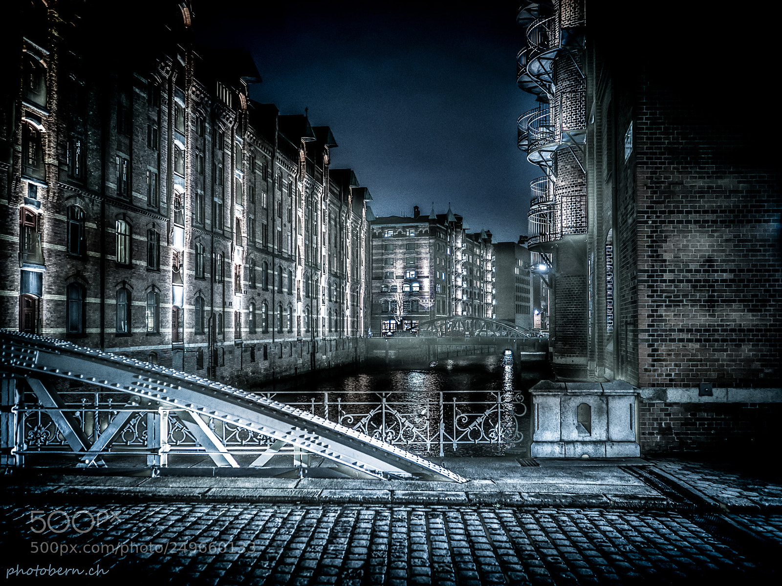 Olympus OM-D E-M1 Mark II sample photo. Speicherstadt photography