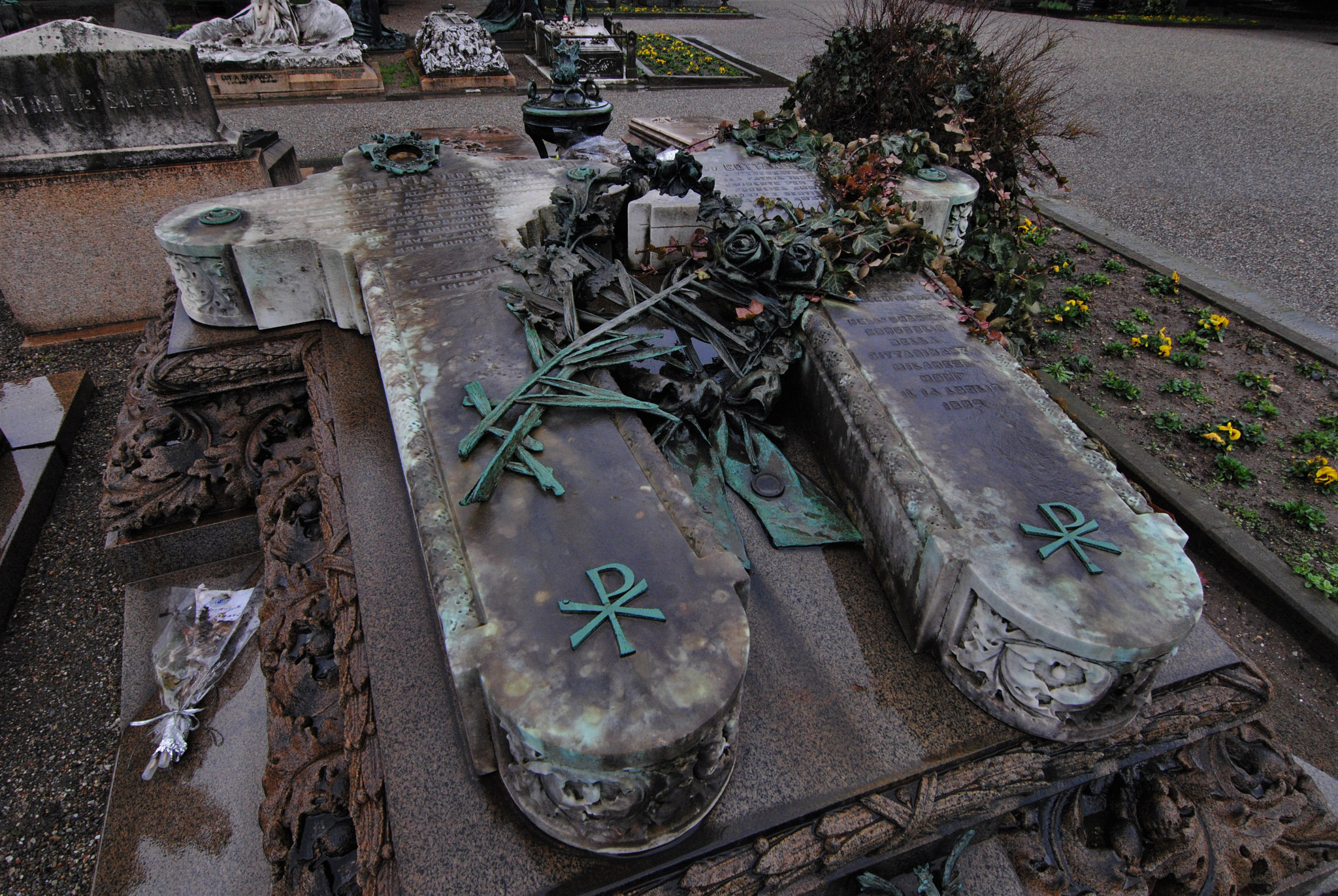 Nikon D3000 sample photo. Cemetery photography