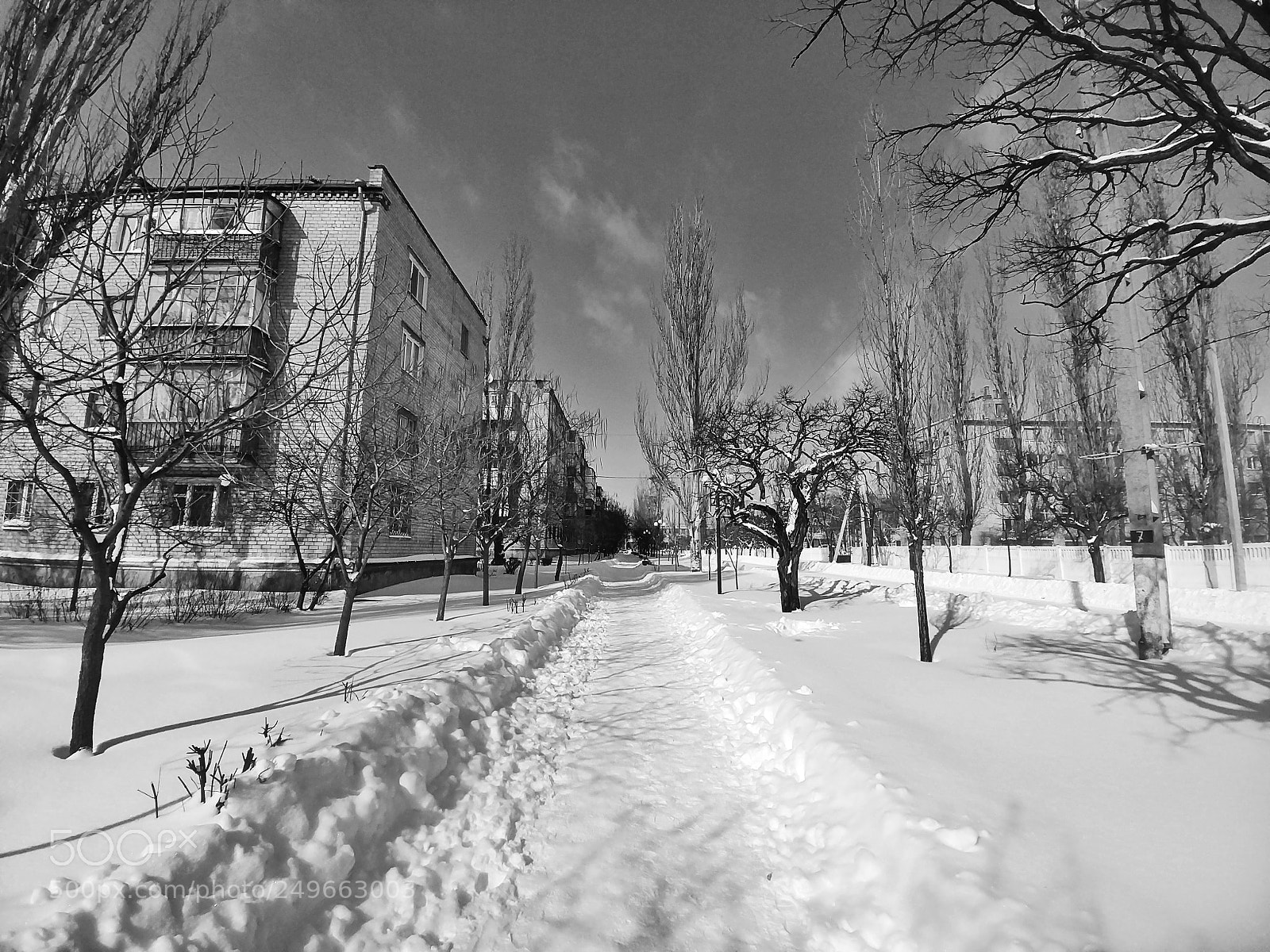 LG G6 sample photo. Winter in small city photography