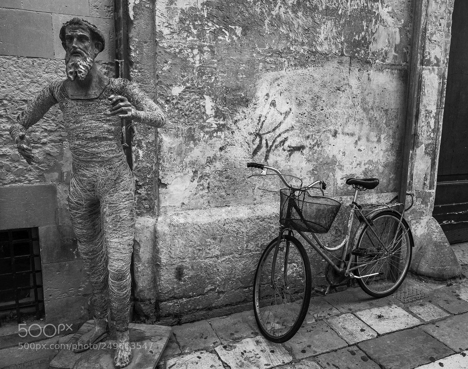 Leica Q (Typ 116) sample photo. Stringman with bicycle photography