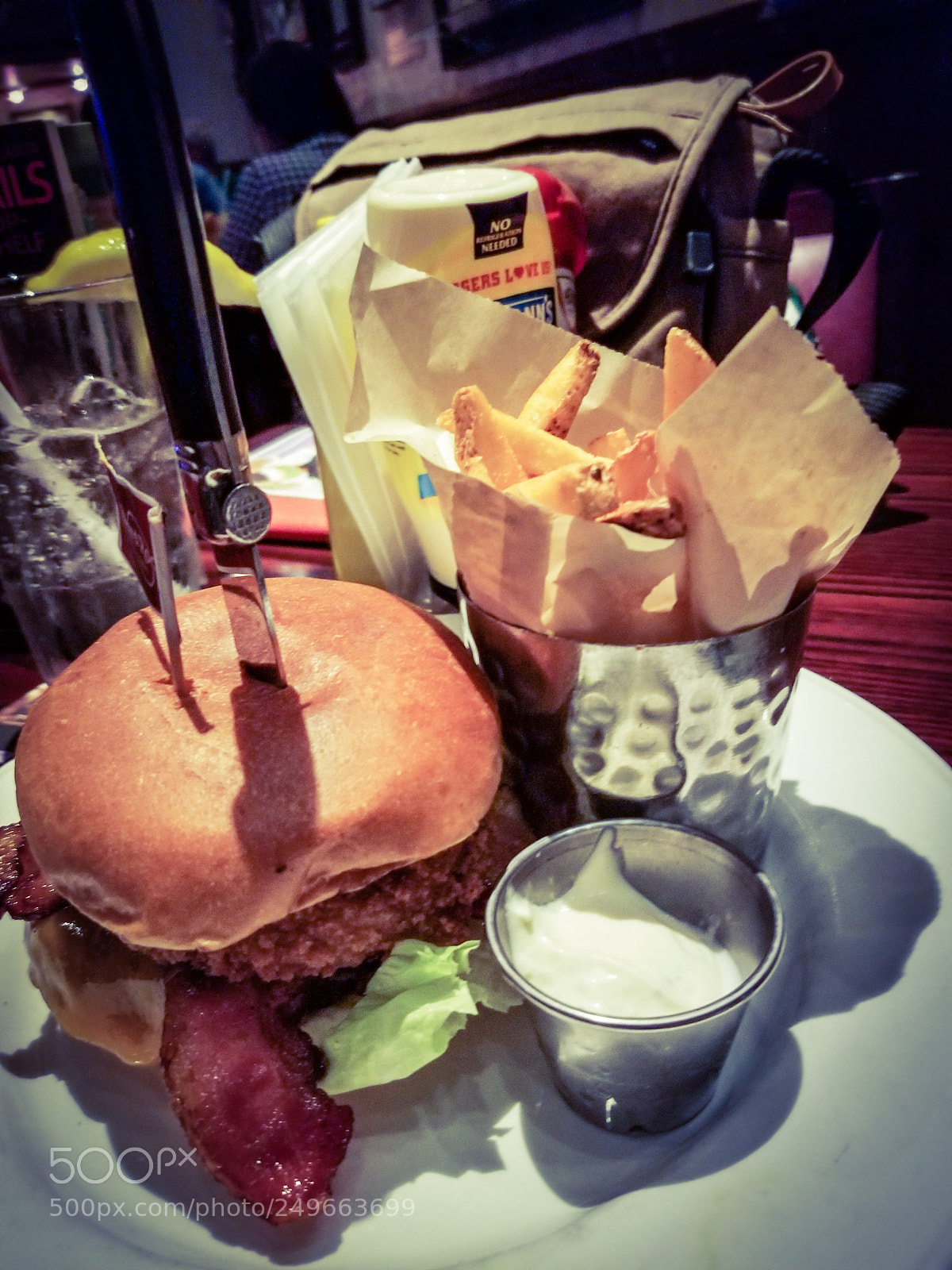 Samsung Galaxy S8+ sample photo. Best burgers, hard rock photography