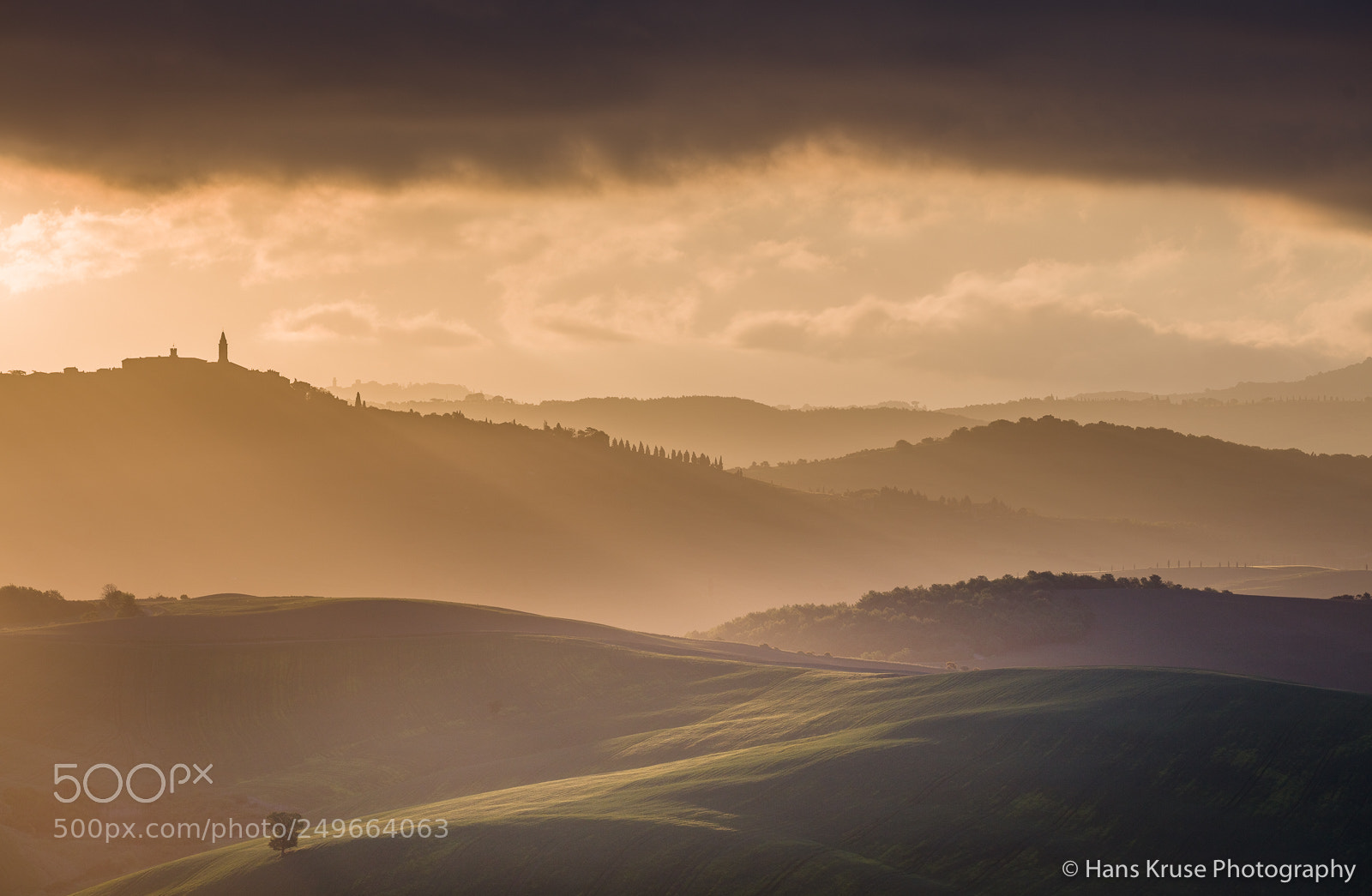 Canon EOS 5DS R sample photo. Morning light over pienza photography