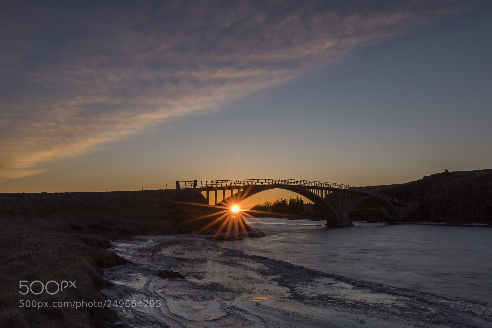 Canon EOS 5D Mark IV sample photo. Sunburst at an old photography