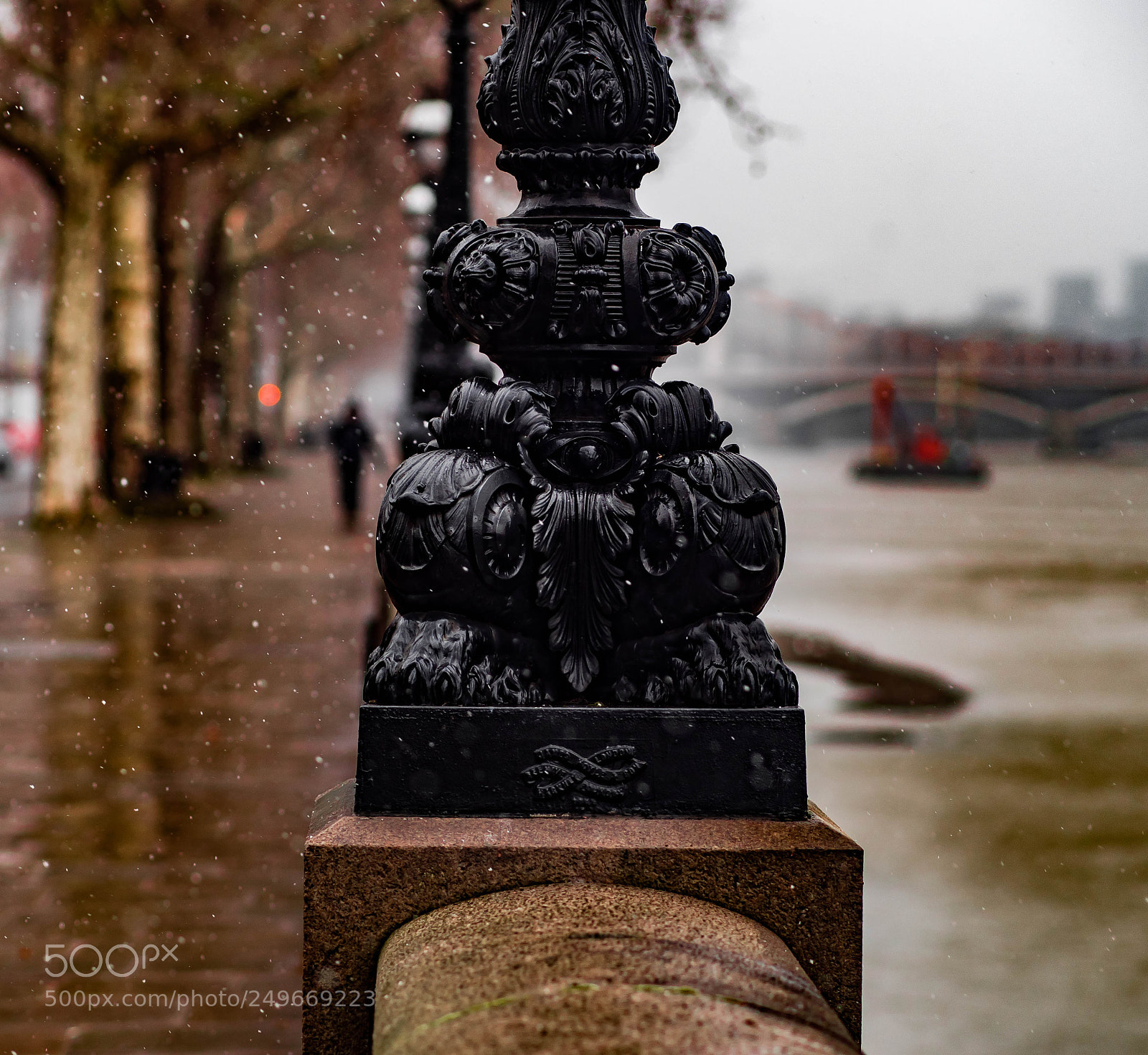 Olympus PEN E-PL7 sample photo. Embankment photography
