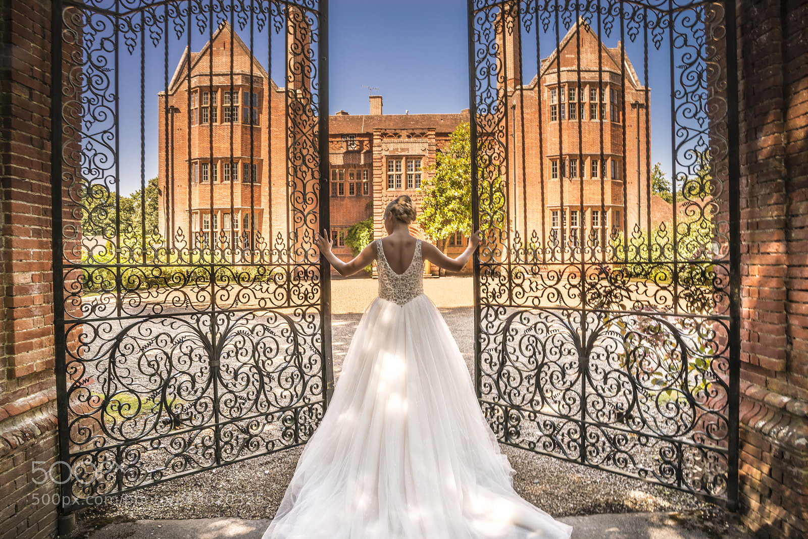 Nikon D800 sample photo. Bride at gates photography