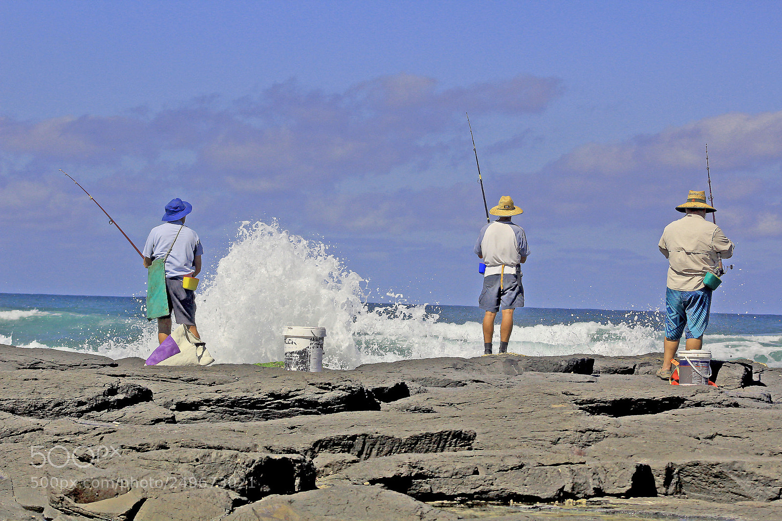 Canon EOS 1200D (EOS Rebel T5 / EOS Kiss X70 / EOS Hi) sample photo. Beach fishing photography