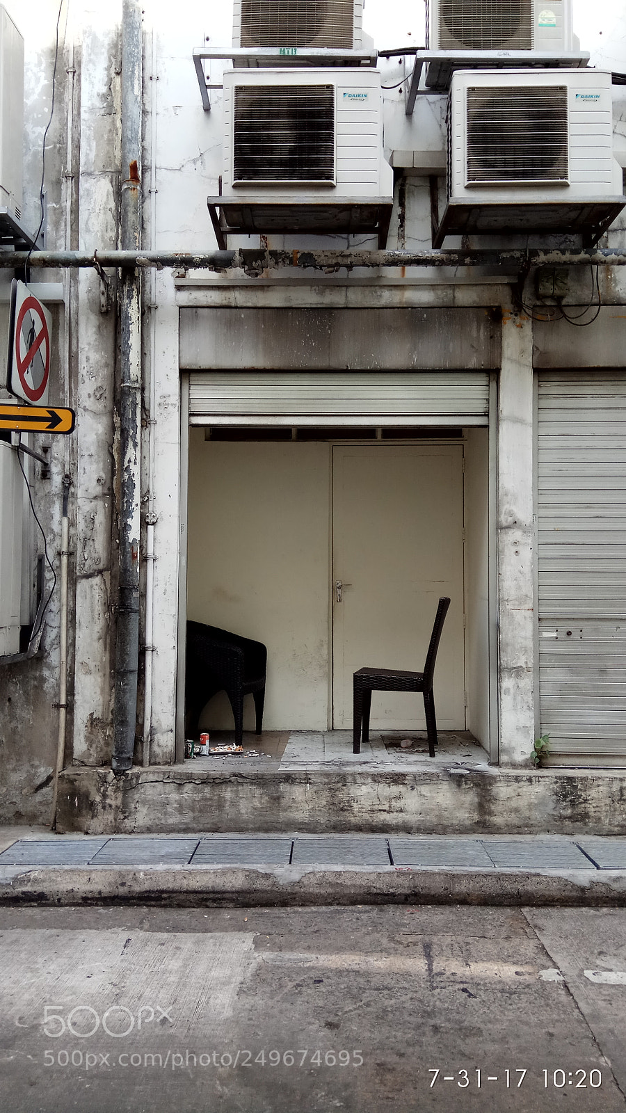 Xiaomi Redmi Note 4 sample photo. Back alley (chair) photography