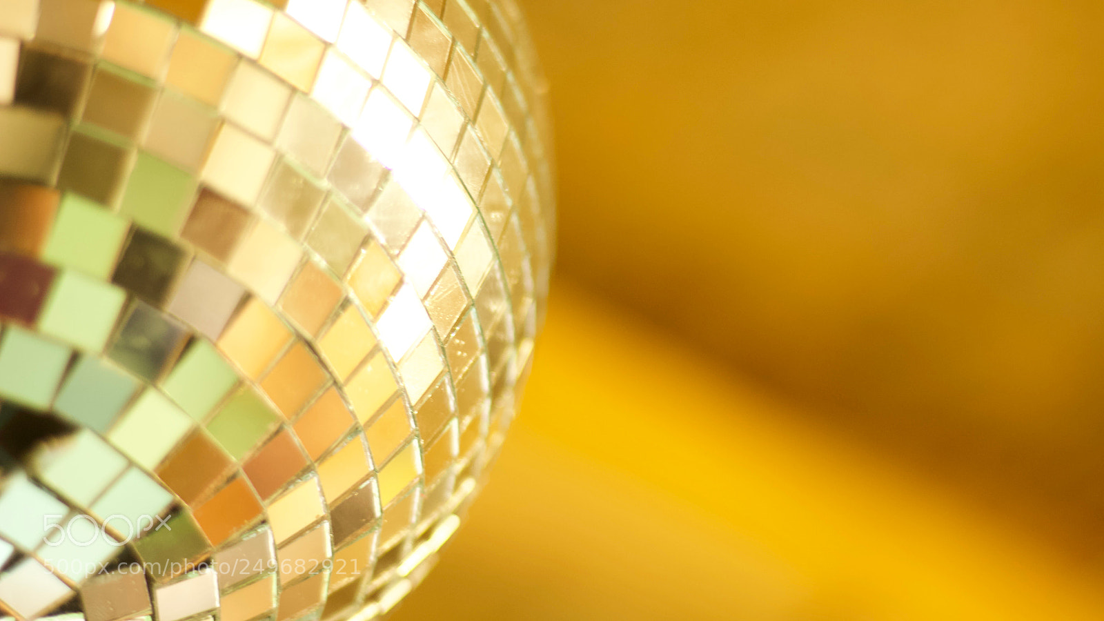 Canon EOS 600D (Rebel EOS T3i / EOS Kiss X5) sample photo. Disco fever photography