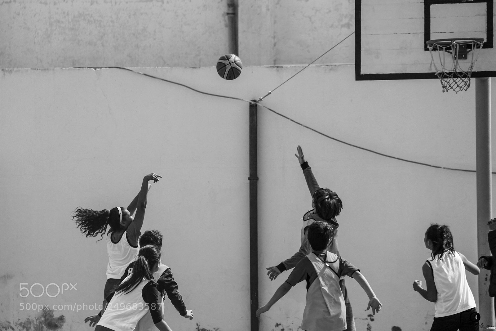 Canon EOS 600D (Rebel EOS T3i / EOS Kiss X5) sample photo. Basketball photography