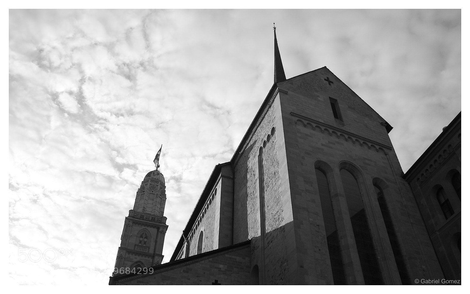 Canon EOS 400D (EOS Digital Rebel XTi / EOS Kiss Digital X) sample photo. Zürich cathedral photography