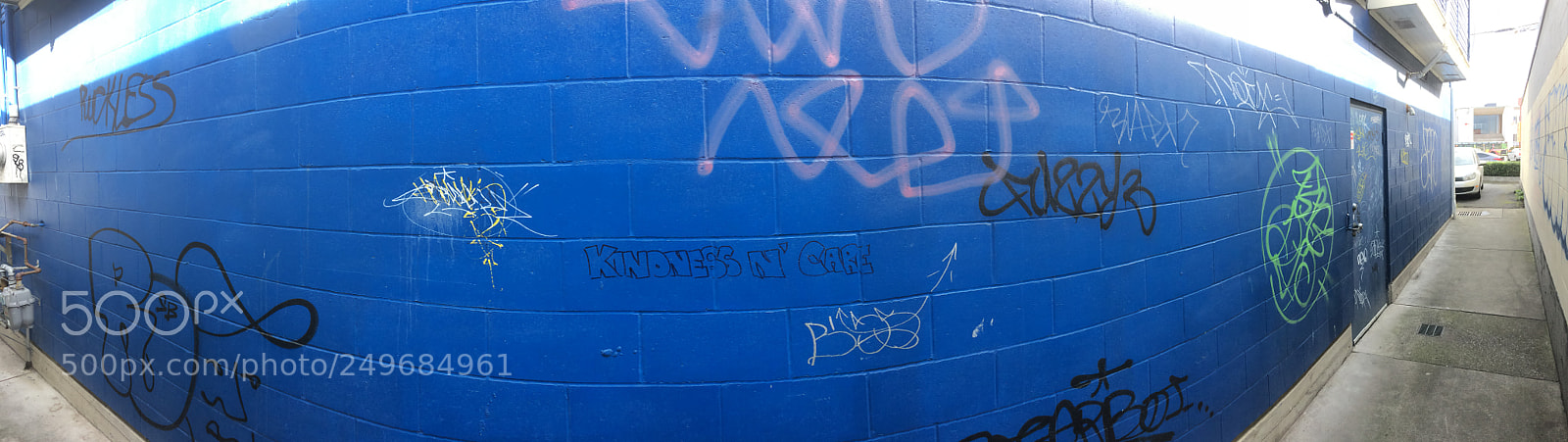 Apple iPhone 5s sample photo. Blue wall taggs photography
