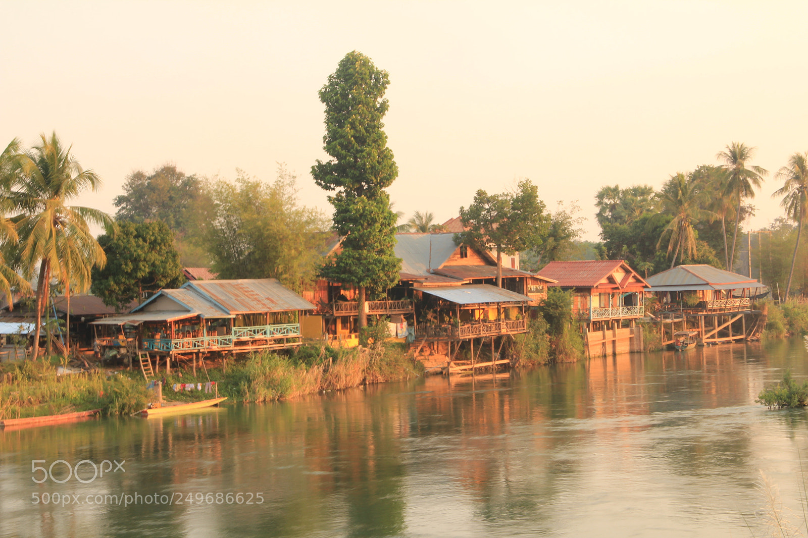 Canon EF-S 18-135mm F3.5-5.6 IS sample photo. Sunrise on mekong river photography