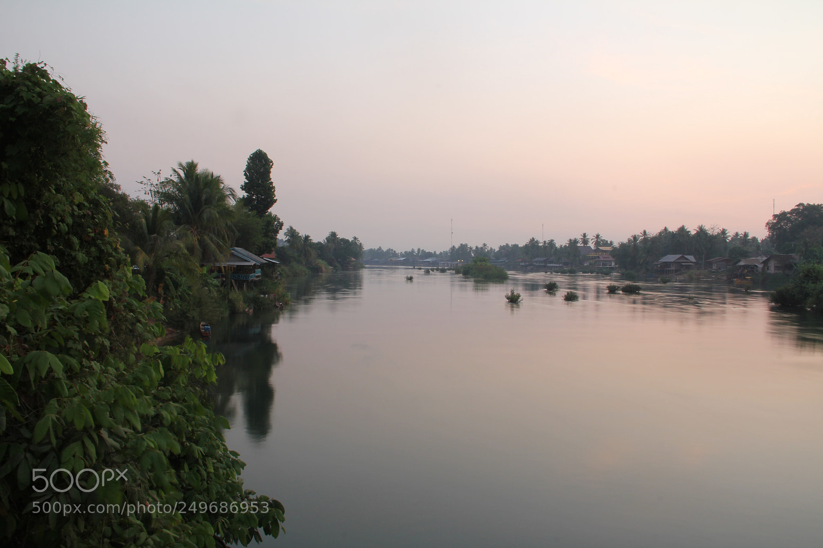 Canon EF-S 18-135mm F3.5-5.6 IS sample photo. Mekong river photography