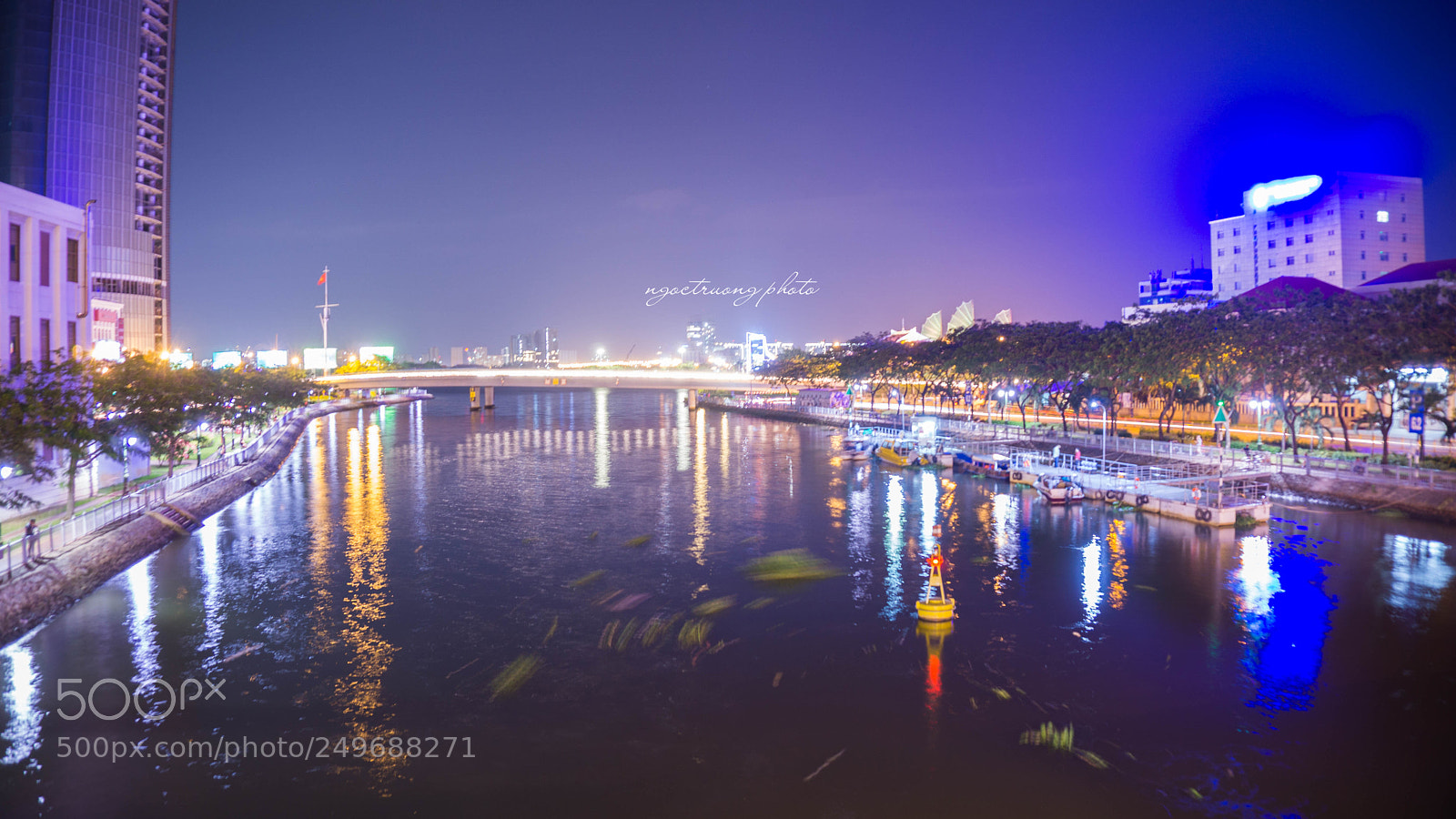 Sony a6000 sample photo. City by night photography