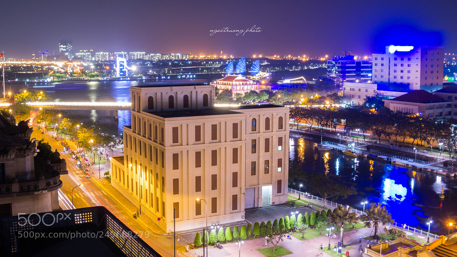 Sony a6000 sample photo. City by night photography